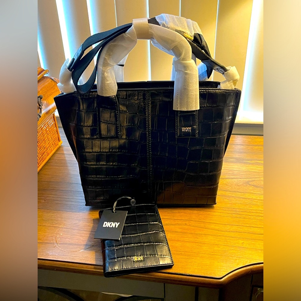 DKNY purse with matching wallet